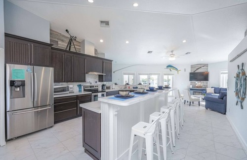 Marathon House | Private 174ft dock & ramp, 3br, 3 mins to Sombrero Beach
