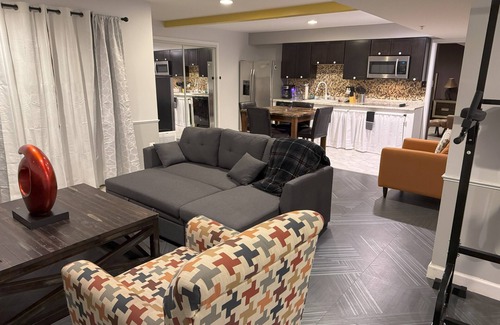 Severn Apartment | Private 1BD Basement Apartment w. Gym