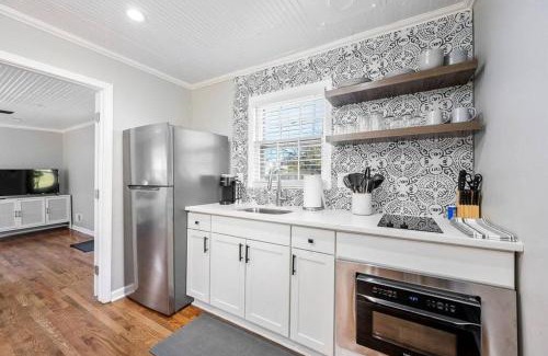 Norcross House | Private 1BR Cottage In Downtown Historic Norcross