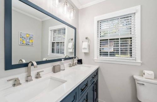 Norcross House | Private 1BR Cottage In Downtown Historic Norcross