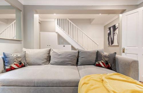 Belgravia Apartment | Private 2 Bed Cosy Home by Royal Palace