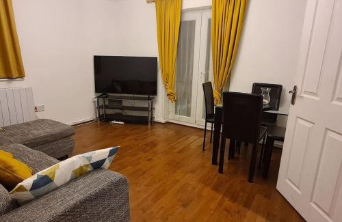 Custom House Apartment | Private 2 Bed Flat close to EXCEL & CITY AIRPORT