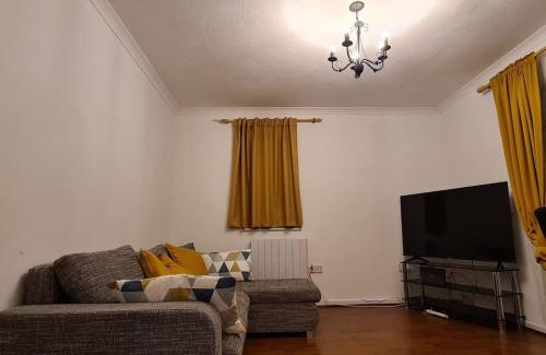 Custom House Apartment | Private 2 Bed Flat close to EXCEL & CITY AIRPORT