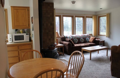 Kalifornsky House | Private 2 bedroom 1 bath Retreat Near the Kenai River in Soldotna, Alaska