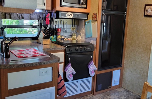 Bearss Plaza House | Private 2 bedroom 2 bathroom whole home dog friendly quiet Hideaway in Tampa Bay