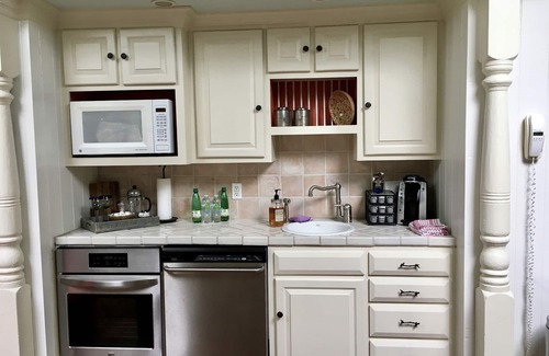 Windsor Hills House | Private 2 bedroom bungalo