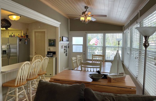 South Casco Cottage | Private 2-bedroom cottage on Purple Road in Point Sebago Resort