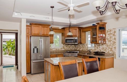 Reading Villa | Private 2-Bedroom Villa with Spectacular Mountain Views