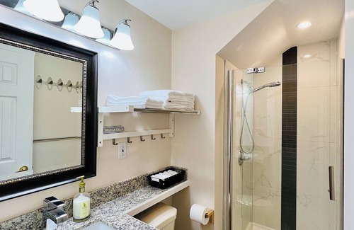 Burnaby House | Private 2 bedrooms Fruits Garden Suite