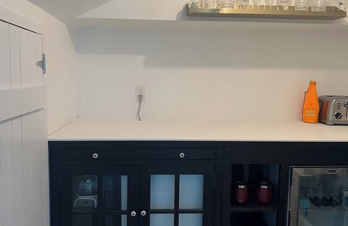 Shelter Island Heights Apartment | Private 2 room 1 Queen & bath with AC, WiFi, parking, kitchenette