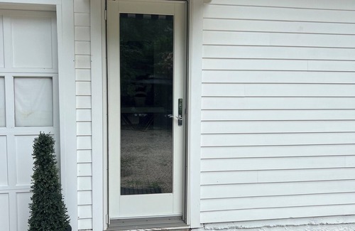 Shelter Island Heights Apartment | Private 2 room 1 Queen & bath with AC, WiFi, parking, kitchenette