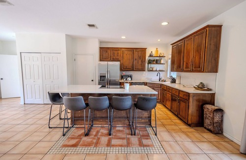 Canyon Lake House | Private 20 Acres Hot Tub Swimming Pool Ping Pong Family Reunions Micro Weddings