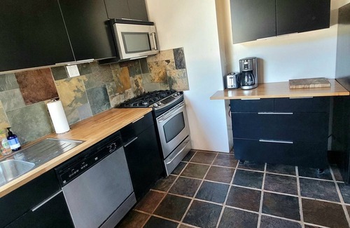 Topanga House | Private 2nd Floor of our Charming Guesthouse in the Heart of Topanga