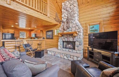 Boyne City Cabin | Private 3 BR Mountain Cabin | Ski-In/Ski-Out | Sleeps 12 | Balcony Deck