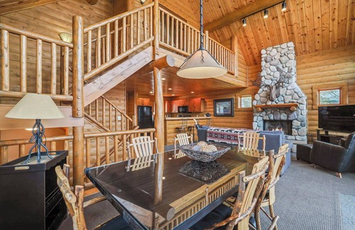 Boyne City Cabin | Private 3 BR Mountain Cabin | Ski-In/Ski-Out | Sleeps 12 | Balcony Deck