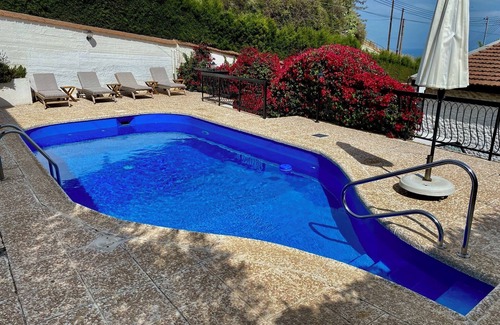 Pissouri Villa | PRIVATE 3-DOUBLE BED VILLA WITH HEATED POOL & A/C. SEA VIEWS
