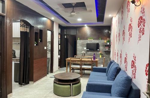 South West Apartment | Private 3BHK Flat Near Delhi Airport WiFi with Free Parking