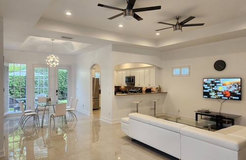 Central Naples House | Private 3BR 3BA Villa in Gorgeous Resort-Style Tennis Oriented Gated Community