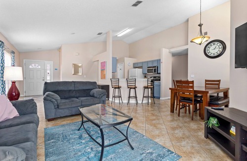 Davenport House | Private 4/3 VACATION HOME! Screened Pool, Billiards, Ping Pong, and Air Hockey!