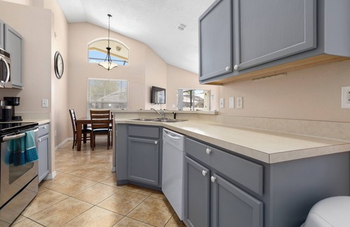 Davenport House | Private 4/3 VACATION HOME! Screened Pool, Billiards, Ping Pong, and Air Hockey!