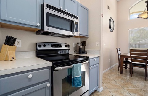 Davenport House | Private 4/3 VACATION HOME! Screened Pool, Billiards, Ping Pong, and Air Hockey!