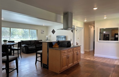Wayne House | Private 4BDRM-3 BTHS house, 5 Miles from Downtown #3 ❤️