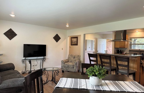 Wayne House | Private 4BDRM-3 BTHS house, 5 Miles from Downtown #3 ❤️