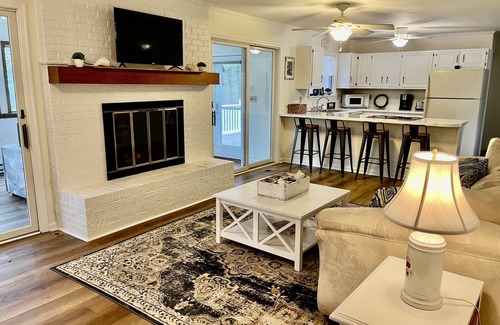 Seabreeze House | Private 4BR/3BA home w/3 living areas, ping pong, deck and yard- walk to Dewey.