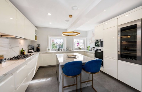 Queen's Gate Apartment | Private 5 Bed Home /Huge Roof Terrace