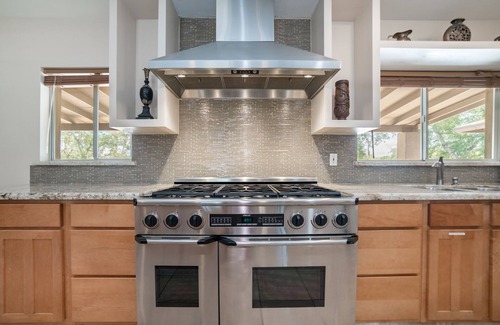 Sundown Ranchos House | Private 5 BR + Spacious Backyard on Acre Lot