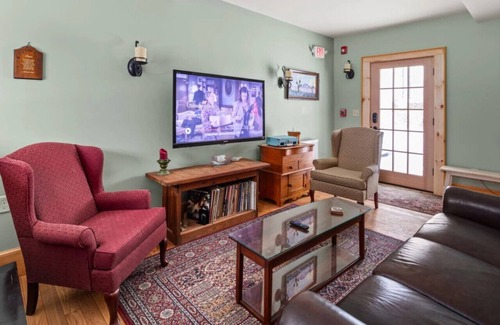 Bread Loaf Bed & Breakfast | Private 6-Room Vermont Inn for Groups – Daily Breakfast & Local Beers and Wines
