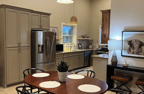 Plainview House | PRIVATE! 900 SF Charming & Spacious Barn-dominium Experience