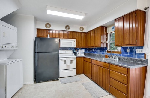 Granbury Cottage | Private A-Frame w/Kayaks on Canal newly renovated