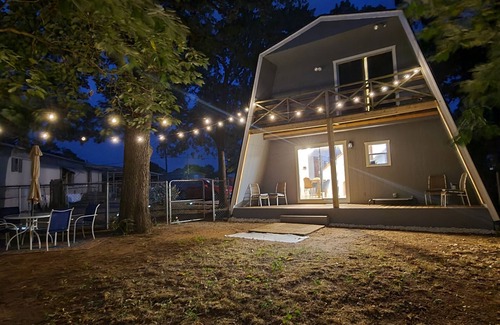 Granbury Cottage | Private A-Frame w/Kayaks on Canal newly renovated