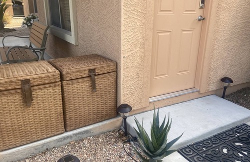 Palm Valley House | Private access, private room, private bathroom