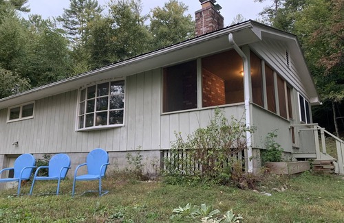 Chestertown Cottage | Private Adirondack lakefront Cottage on Loon Lake