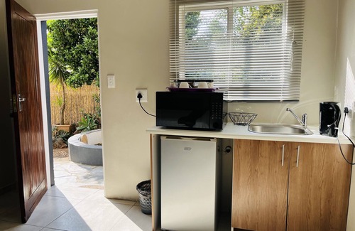 Northcliff Apartment | Private And Clean Unit With Queen Bed