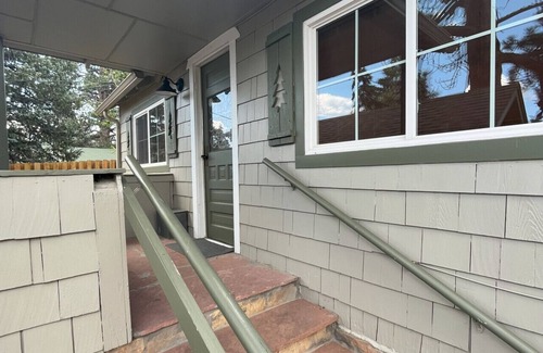 Estes Park Cabin | Private and cozy miners cabin with full kitchen. Dogs OK.