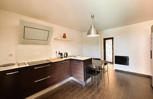 La Londe-les-Maures House | Private and air-conditioned villa for 10 people with a pool and stunning sea and hill views in La.