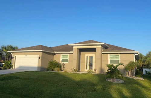 Port Charlotte House | PRIVATE AND QUIET OASIS - PARADISE FOUND!