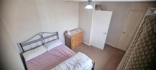 Harlow House | Private and Quiet Room in Harlow near Stansted Airport