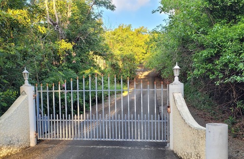 Cotton Valley House | private and quiet modern vacation villa situated in an east end beach community
