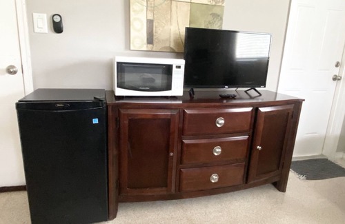 Oakland Park Apartment | Private and Spacious Studio in great location
