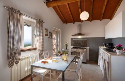 Capannori Apartment | Private apartment with pool in Tuscany