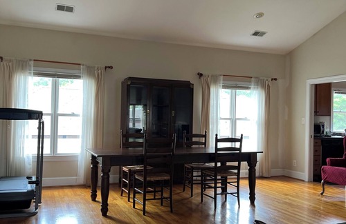 Palisades Apartment | Private apt in upscale Pacific Palisades area in Washington DC near Georgetown.