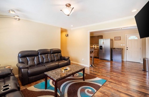 Shannon Apartment | Private Backyard Free Parking Grill Deck