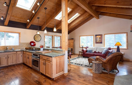 Lake Tahoe House | Private backyard access to Forest Service land, beautiful, family friendly, hottub, garage