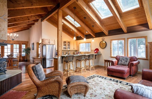 Lake Tahoe House | Private backyard access to Forest Service land, beautiful, family friendly, hottub, garage