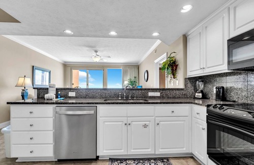 Lower Grand Lagoon Condo | ☀️Private Balcony-Panoramic Gulf Views-Pool-Treasure Island 605☀️
