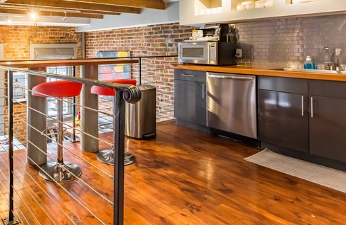 Central Business District Condo | Private Balconies w/Heated Pool, Hot Tub Near French Qtr – Family Friendly